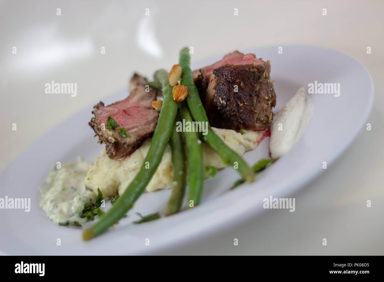 Gourmet Abendessen Lamm Mit Gemüse Stockfoto