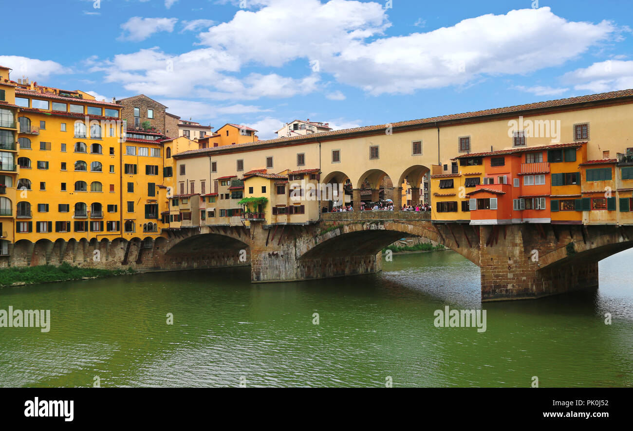 In der Nähe der Ponte Vecchio der berühmten Arch Brücke über den Arno in Florenz (Firenze), Toskana, Italien Stockfoto