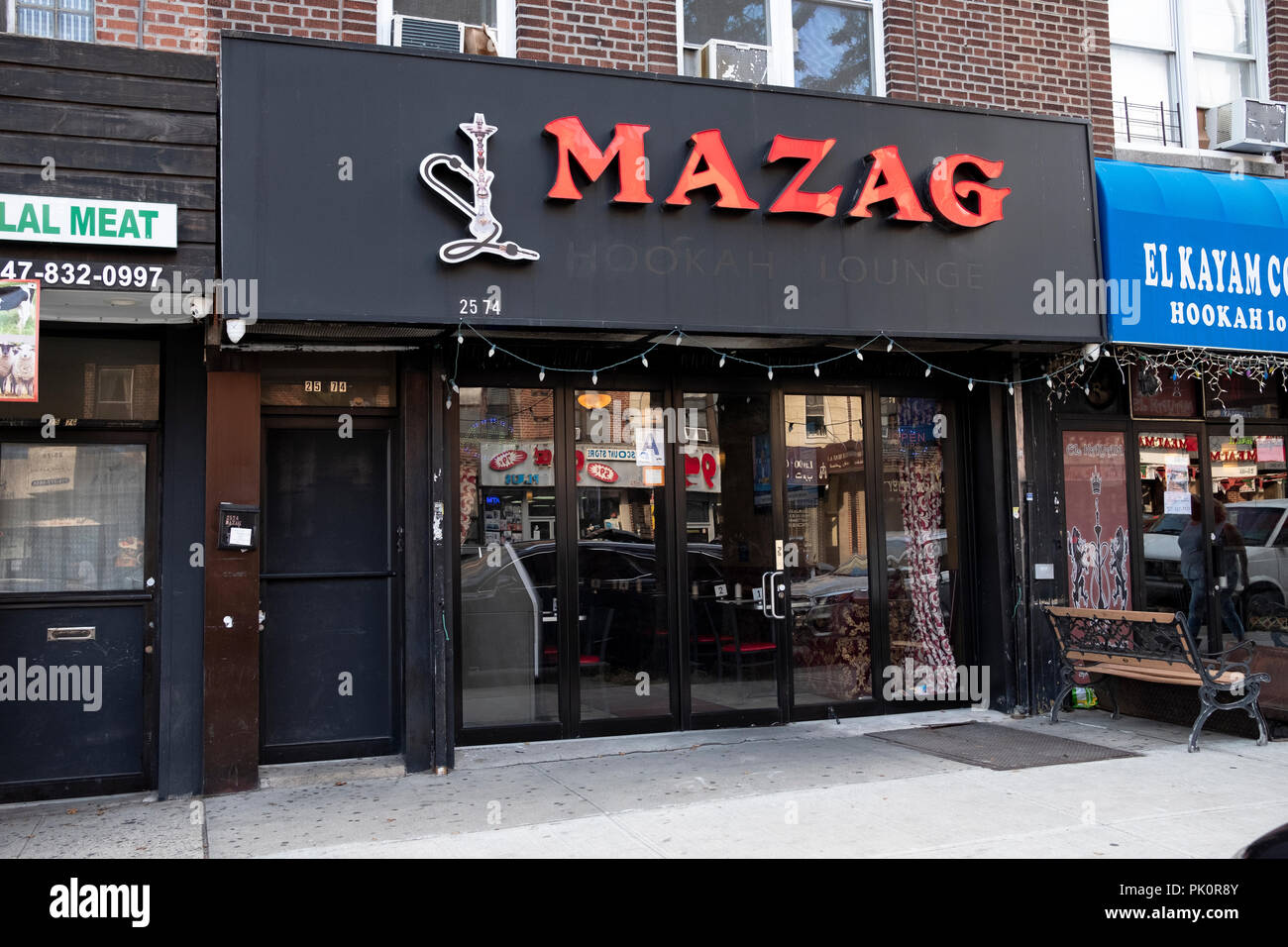 Das Äußere des Mazag Shisha Lounge Restaurant am Steinway Street im
