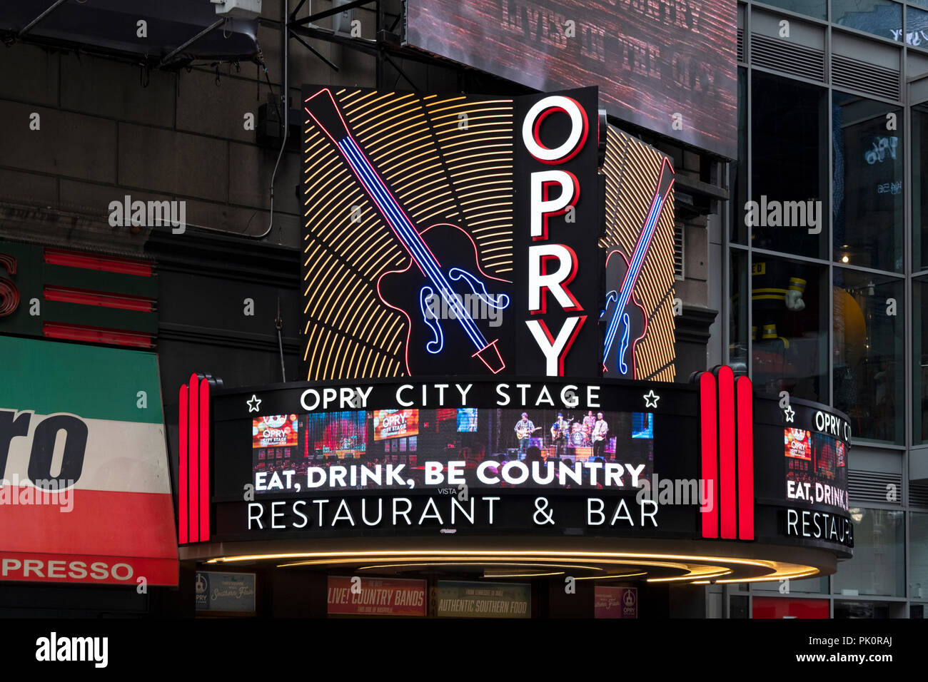 Das Festzelt für Opry City Stage, ein Restaurant und Veranstaltungsort am Broadway, Country Musik und Essen zum Times Square in Manhattan, New York City. Stockfoto