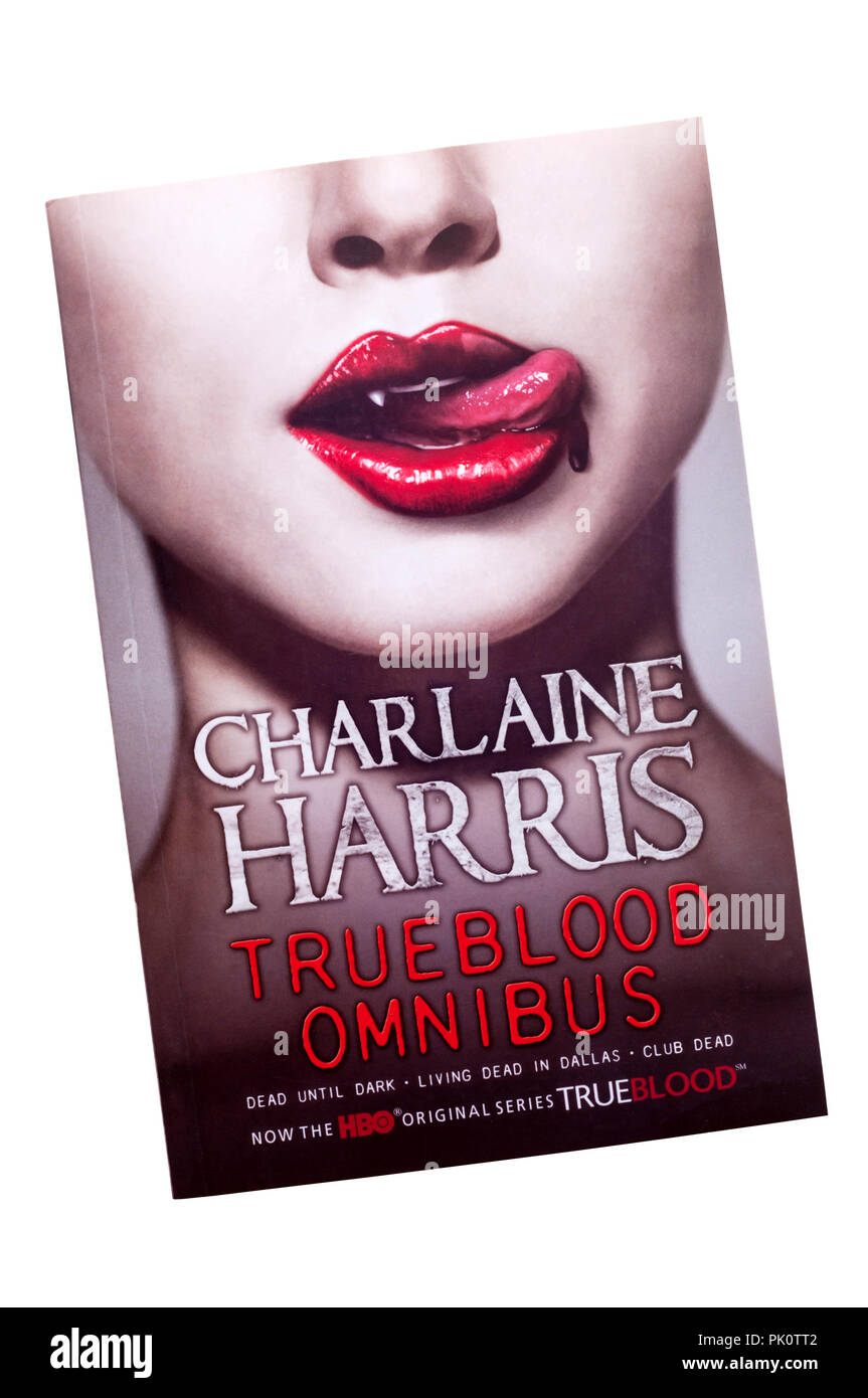 True Blood Omnibus von Charlaine Harris, herausgegeben im Jahr 2009, besteht aus Toten bis dunkel, Living Dead in Dallas und Club Dead. Stockfoto