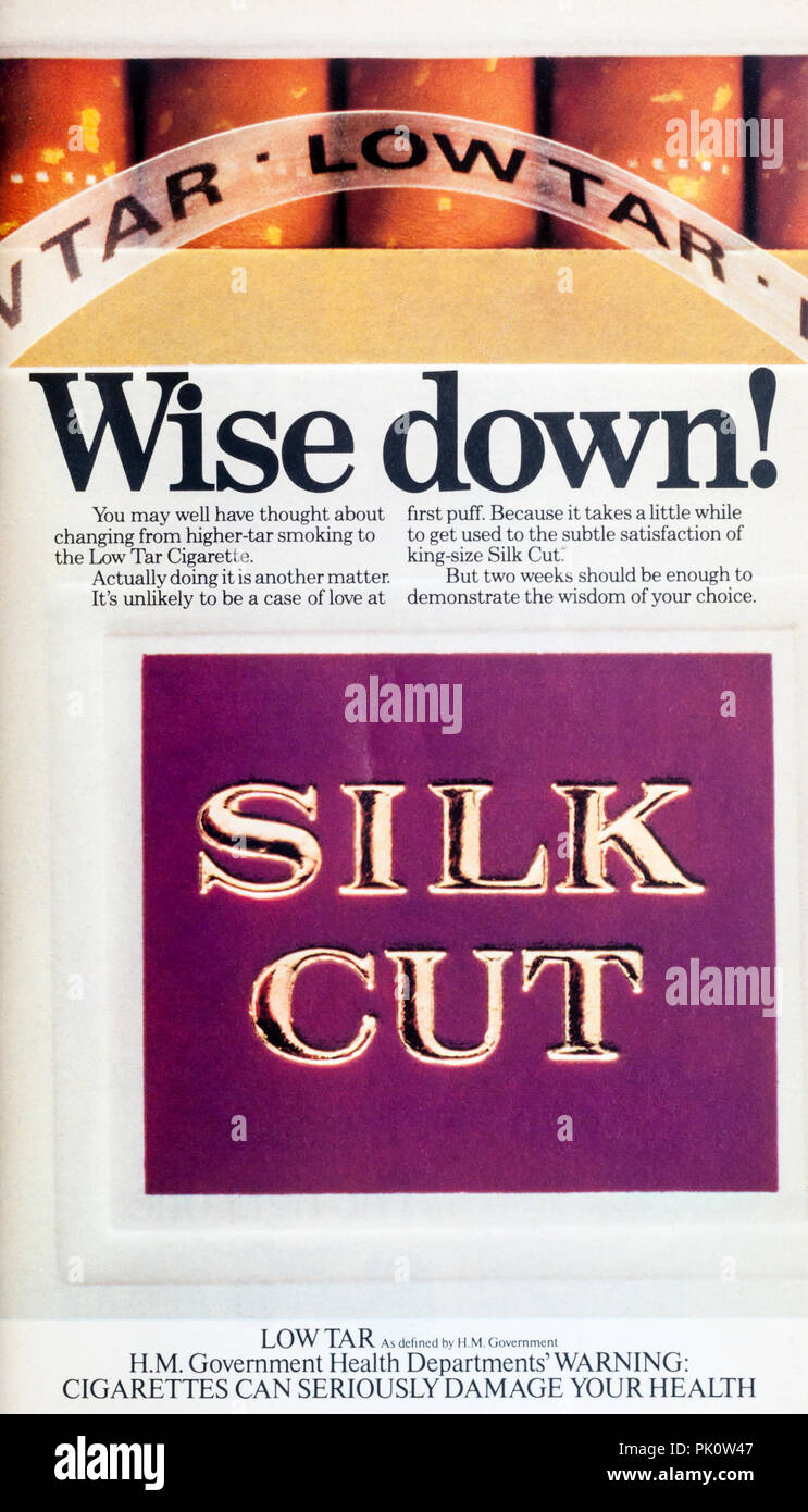 1980 s Werbung Werbung mit niedrigem Teergehalt Silk Cut Zigaretten. Mit Regierung Gesundheit Warnung. Stockfoto