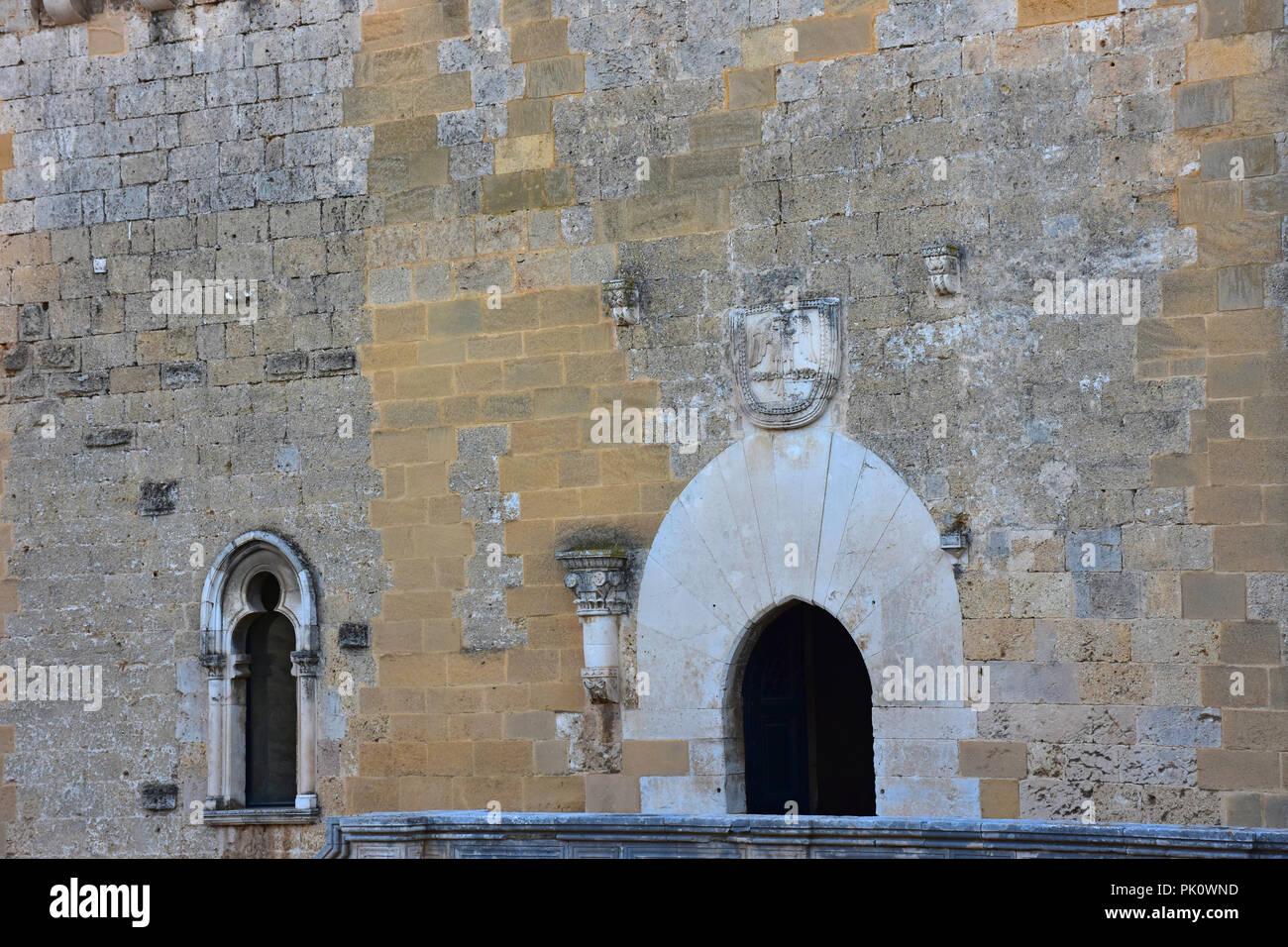 Italien, Gioia del Colle, normannisch-suebischen Schloss, 9. Ansicht der internen Fassaden des Hofes. Stockfoto