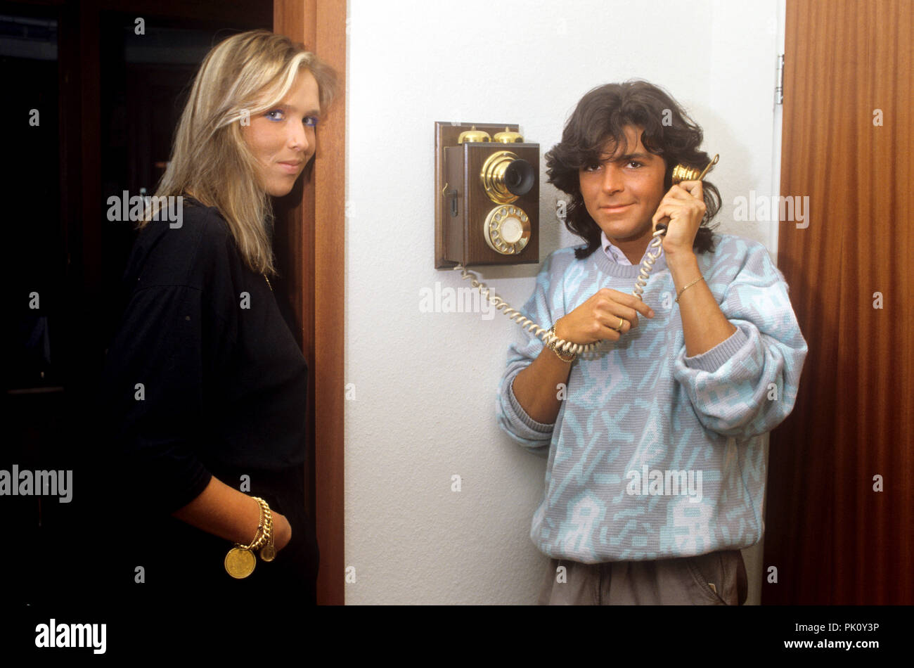 (L-R): Nora Balling, Thomas Anders am 27.03.1985 in Berlin. | Verwendung weltweit Stockfoto