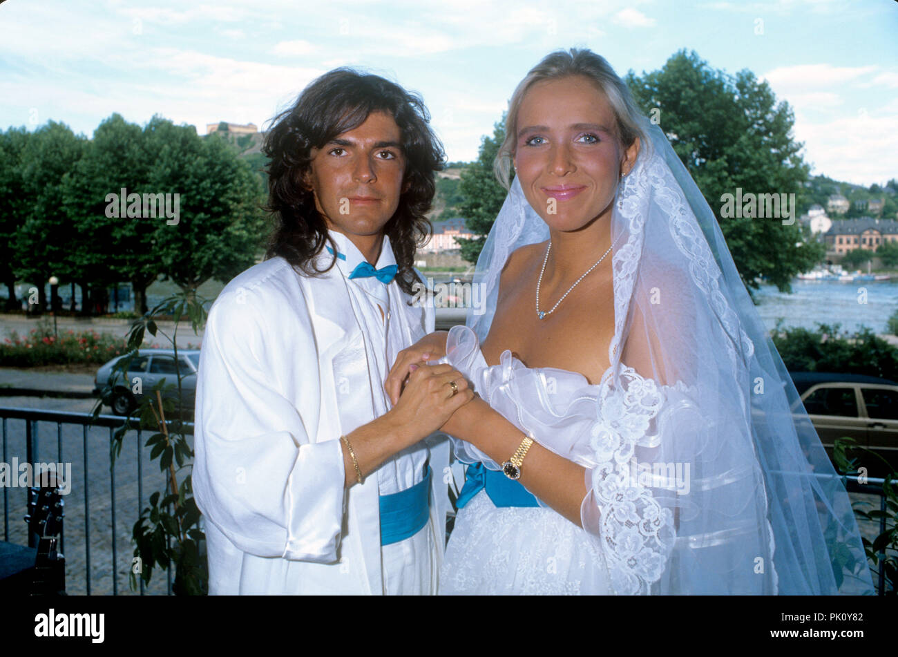 L-R): Thomas Anders, Nora Balling am 21.07.1985 in Hamburg. | Verwendung  weltweit Stockfotografie - Alamy