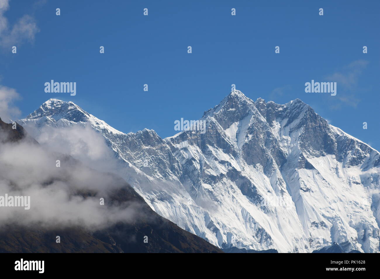 Überraschenden Schuß der wunderbare Blick auf die Ama Dablam Mountain Peak auf dem Weg base camp bedeckt mit Schnee zu Everest Stockfoto