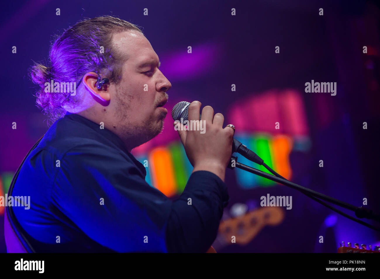 Norwegen, Bergen - Juni 15., 2018. Sänger und Songwriter Lloyd Llewellyn führt ein Live Konzert während der norwegischen Musik Festival Bergenfest 2018 in Bergen. (Foto: Gonzales Foto - Jarle H. Moe). Stockfoto