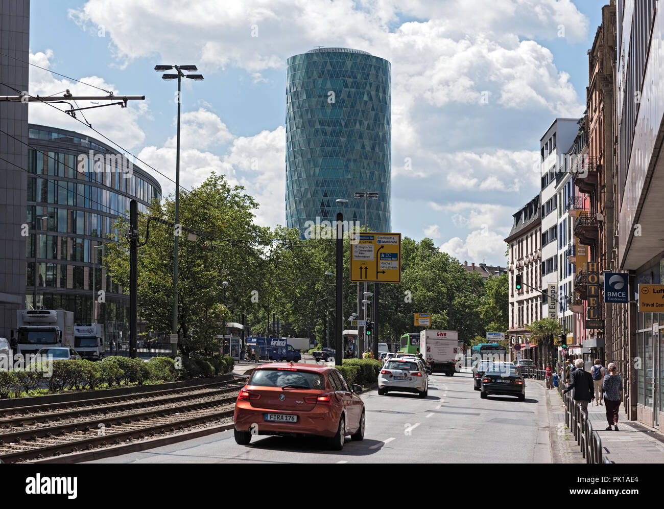 Der Westhafen Tower und Baseler Platz in Frankfurt am Main, Deutschland Stockfoto