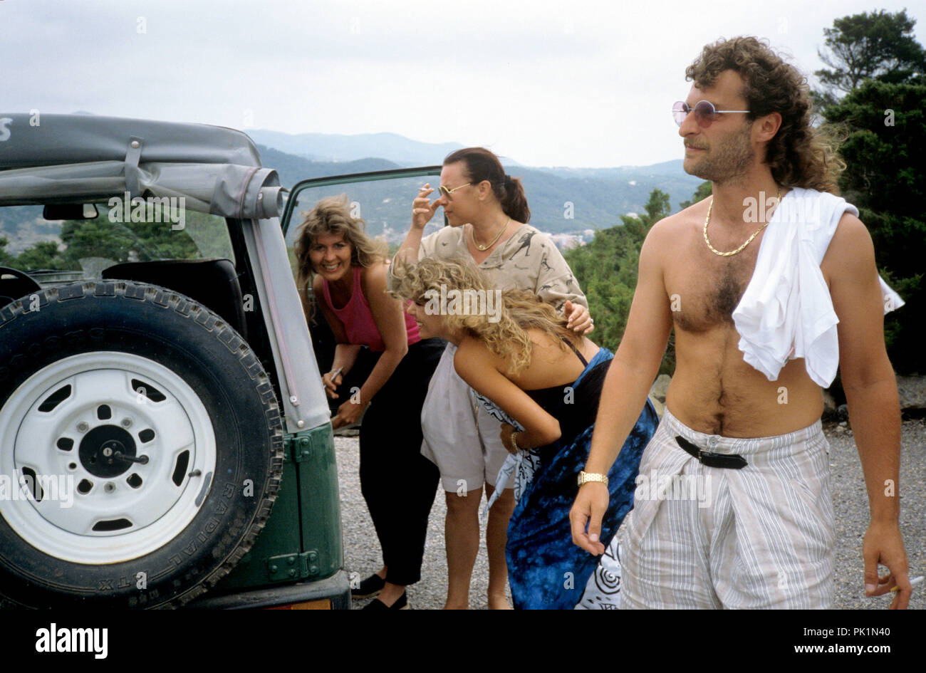 Michael Cretu (rechts) im Juni 1988 auf Ibiza. | Verwendung weltweit Stockfoto