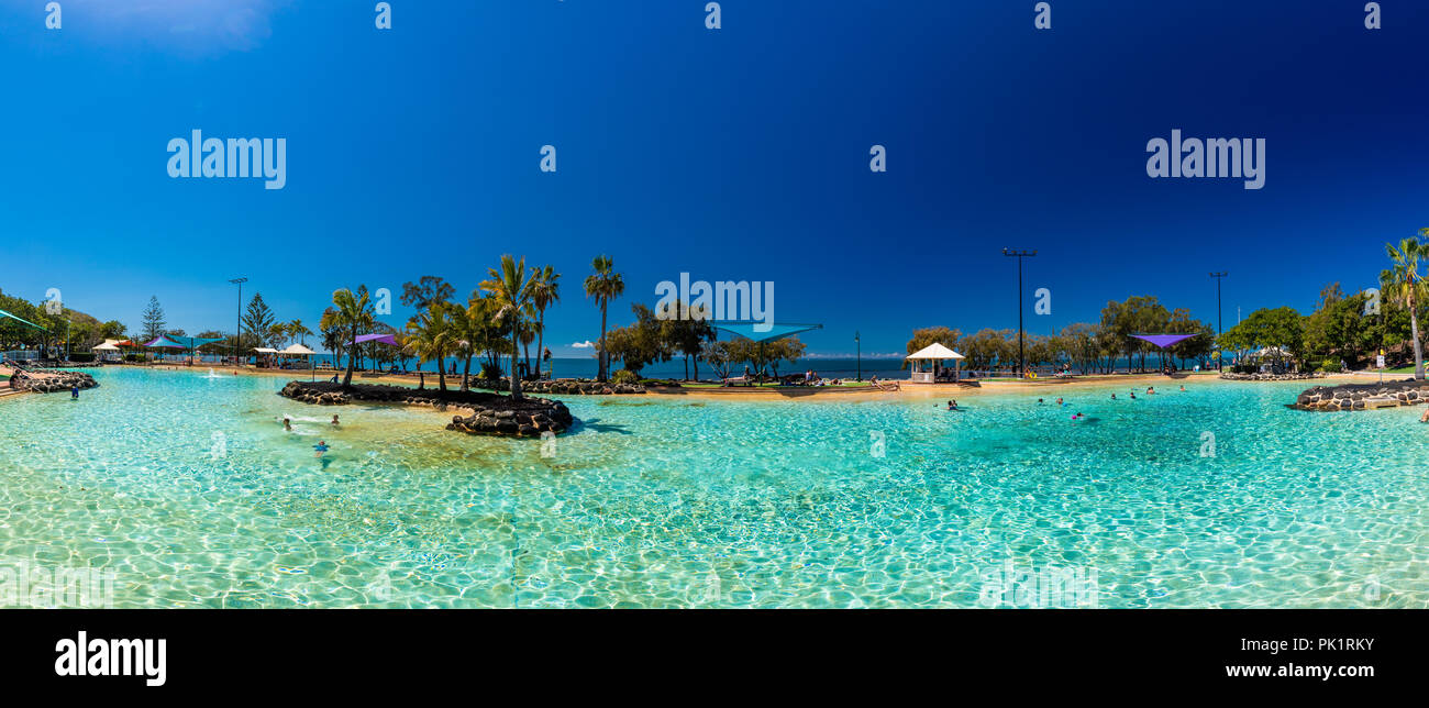 Brisbane, AUS - September 09, 2018: Siedlung Cove Lagune am Strand an einem sonnigen Tag, Redcliffe, Brisbane, Australien Stockfoto