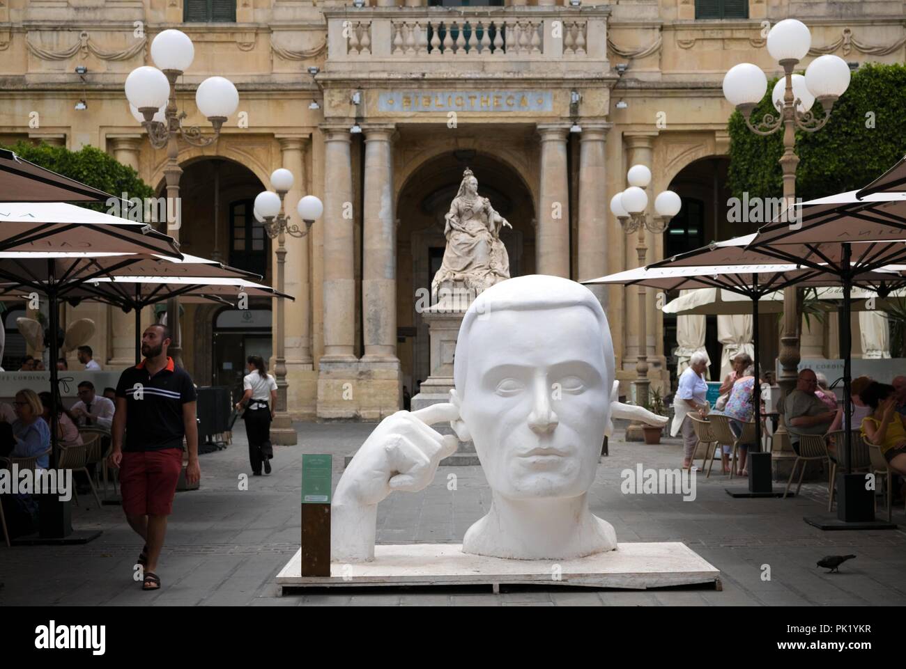 Kunstwerke, die in den Platz der Republik in der Stadt Valletta, Malta, als Teil der Zeit der Stadt als Europäische Kulturhauptstadt 2018 (ECoC). Stockfoto