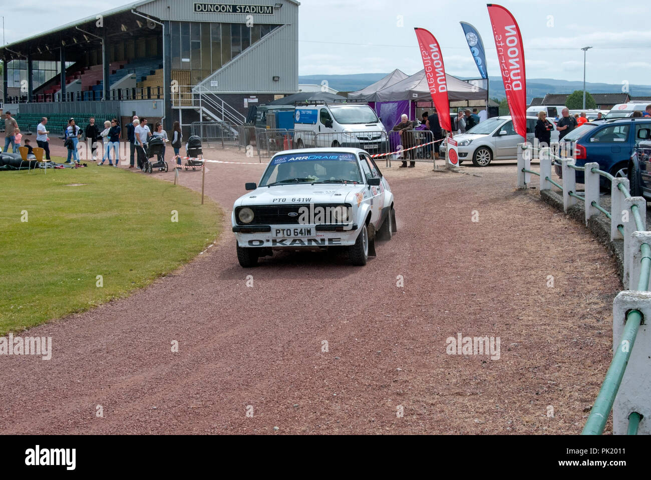 Die 1981 weißen Ford Escort MK 2 von John O'Kane Argyll Rally Dunoon 2018 nearside Beifahrerseite vorne links Blick auf die weissen Rallye Sport saloo vorbereitet Stockfoto