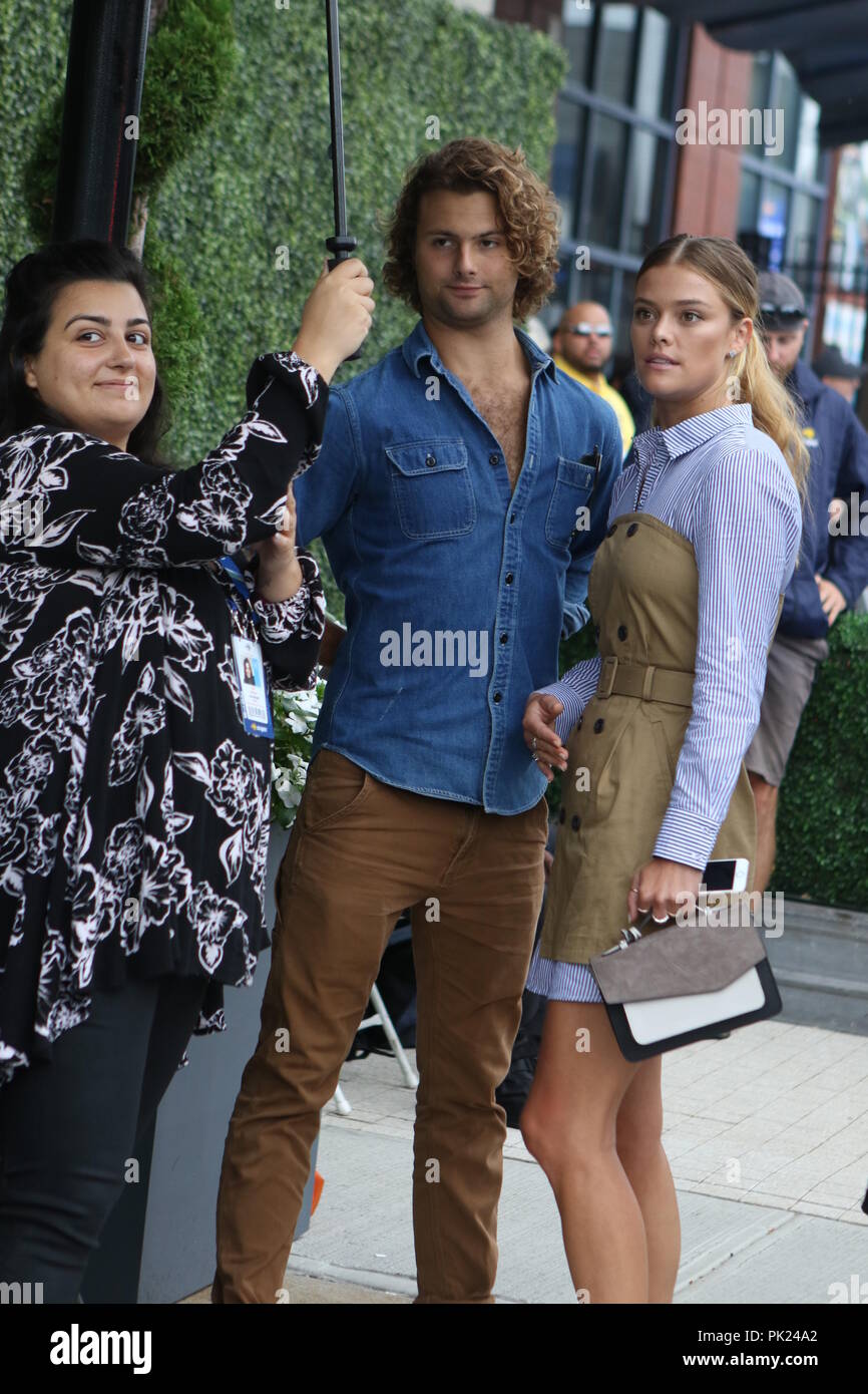 Jack Cook Nina Agdal US Open Tennis 9-9 2018 Foto von John Barrett/PHOTOlink Stockfoto