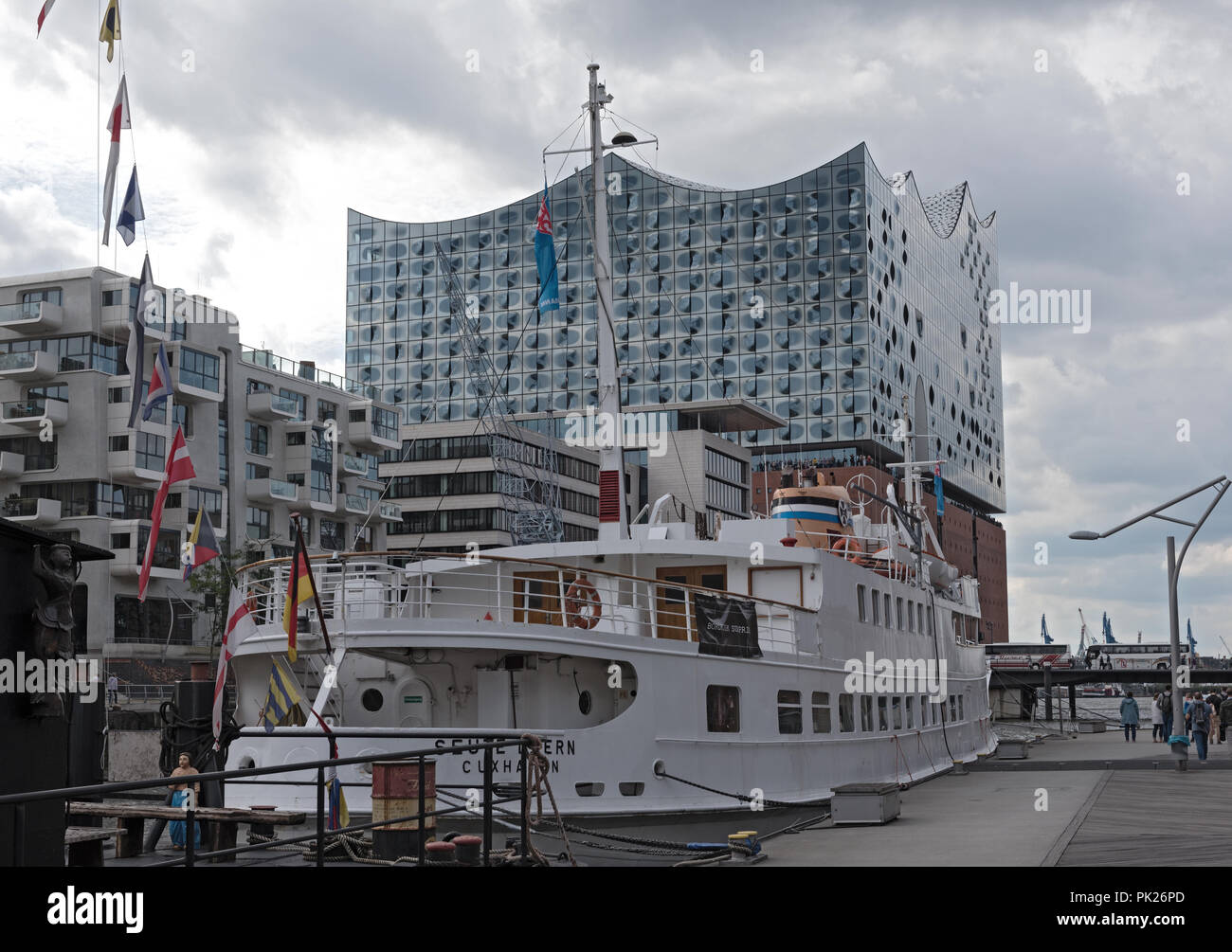 Die Elbphilharmonie Gebäude im Hafen von Hamburg, Deutschland. Stockfoto