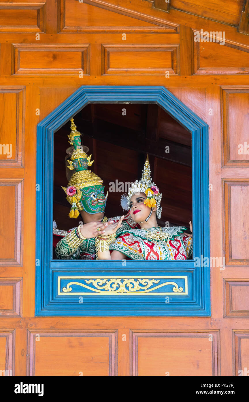 Khon, Pantomime leistungen Aktion von Thailand, eine Art Thai drama, TOS-sa-gan Riese Durchführung dieser Aktion mit schönen Si-da aus Fenster im Wat P Stockfoto