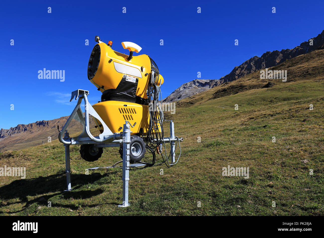 Schnee Maschine in den Schweizer Alpen, Lenzerheide, Schweiz  Stockfotografie - Alamy