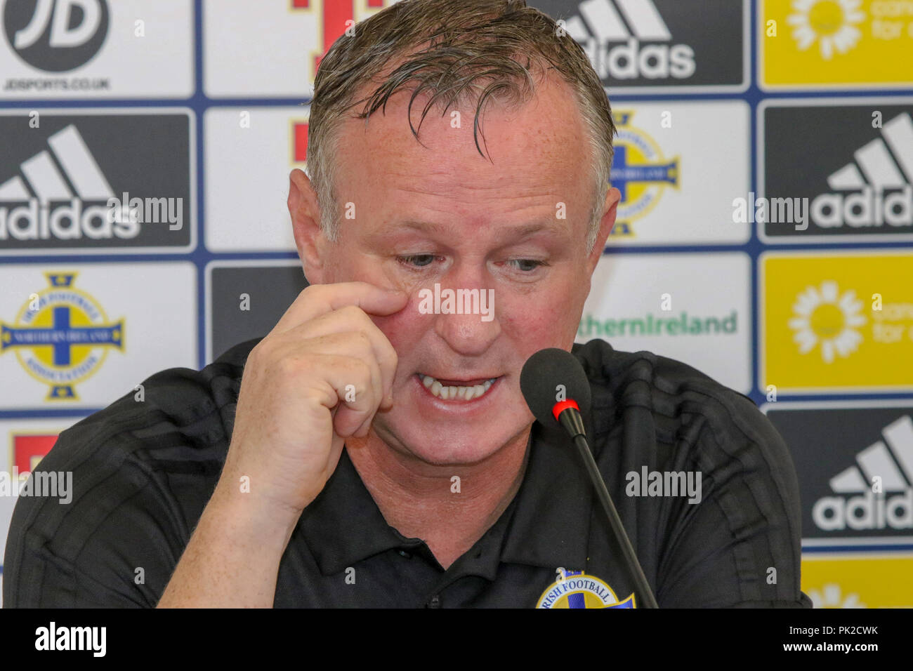 Windsor Park, Belfast, Nordirland. 10. September 2018. Nordirland Manager Michael O'Neill auf der heutigen Pressekonferenz in Belfast. Nordirland spielen Israel im Windsor Park morgen Abend in einer freundlichen International. Michael O'Neill auf der Pressekonferenz. Quelle: David Hunter/Alamy Leben Nachrichten. Stockfoto