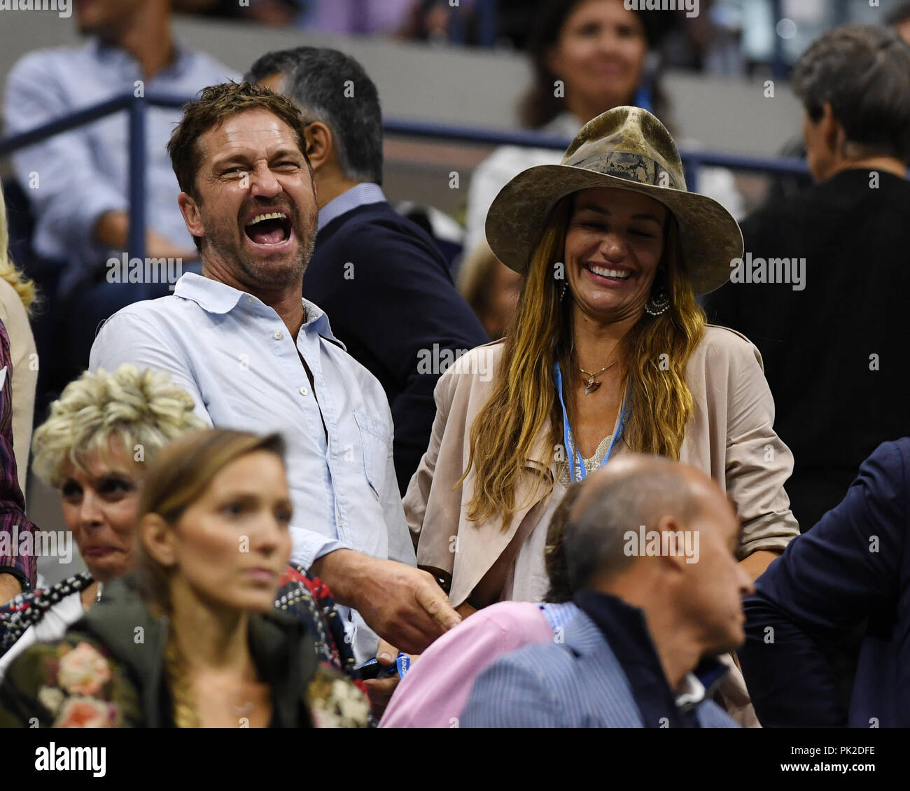 Flushing NY, USA. 09 Sep, 2018. Gerard Butler und Morgan Brown gesehen, Novak Djokovic Vs Juan Martin Del Portro während der Männer Finale am Arthur Ashe Stadium am USTA Billie Jean King National Tennis Center am 9. September 2018 in Flushing Queens. *** Keine NY ZEITUNGEN *** Quelle: MPI04/Medien Punch/Alamy leben Nachrichten Stockfoto