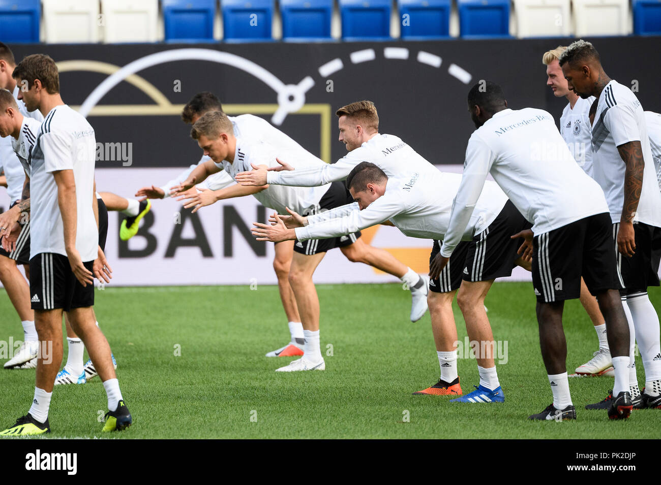 Spieler, stretch, Thomas Müller, Matthias Ginter, Marco Reus und Julian Draxler. (Von links). GES/Fußball/DFB-Training in Sinsheim, 08.09.2018 Fußball/Ausbildung, Praxis der Deutschen Fußball-Nationalmannschaft, Sinsheim, September 8, 2018 | Verwendung weltweit Stockfoto