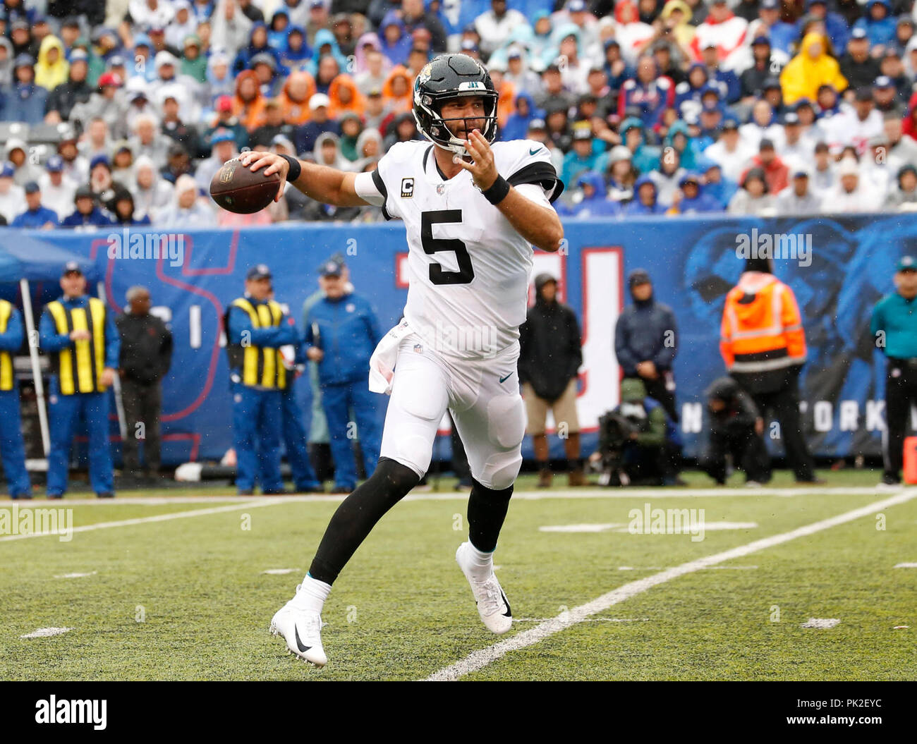 September 9, 2018 - East Rutherford, New Jersey, USA - Jacksonville Jaguars quarterback Blake Bortles (5) sieht bei einem NFL Spiel zwischen der Jacksonville Jaguars und die New York Giants bei MetLife Stadium in East Rutherford, New Jersey. Die Jaguare, die Riesen besiegte 20-15. Duncan Williams/CSM Stockfoto