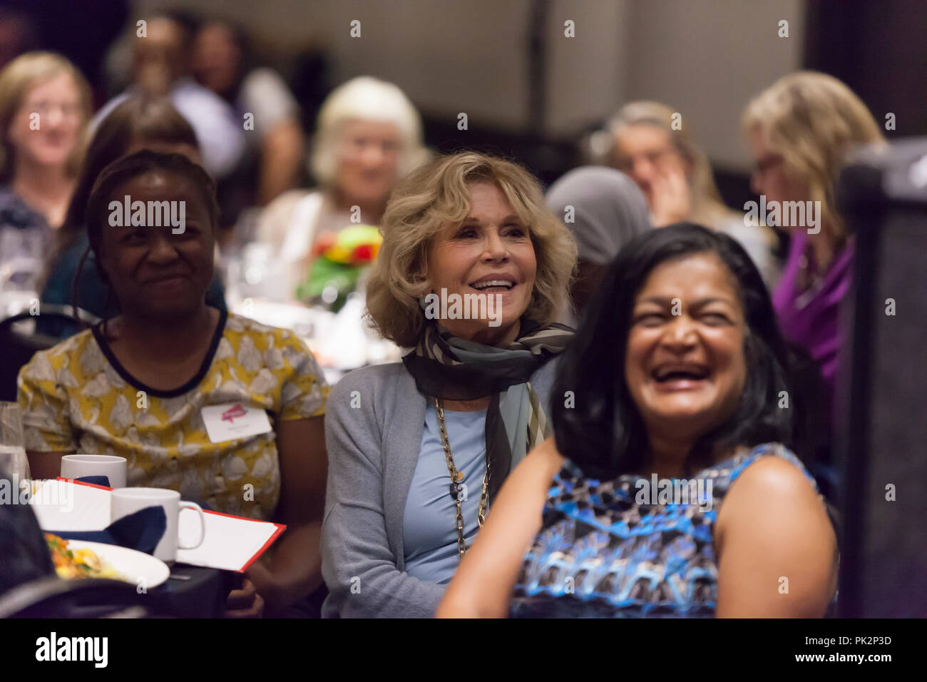 Seattle, Washington, USA. 10. September, 2018. Pramila Jayapal hosts ihren zweiten jährlichen Bauen Unsere Amerika falls vorreiter zu ehren und unterstützen ihre Kampagne zur Wiederwahl. In diesem Jahr Gast ist politischer Aktivist und Handeln legende Jane Fonda. Auch anwesend sind Seattle City Rat Mitglied Teresa Mosqueda, Burien Bürgermeister Jimmy Matta, Aktivist Aneelah Afzali und Seattle Jugend Poet Laureate Maven Gardner. Credit: Paul Christian Gordon/Alamy leben Nachrichten Stockfoto