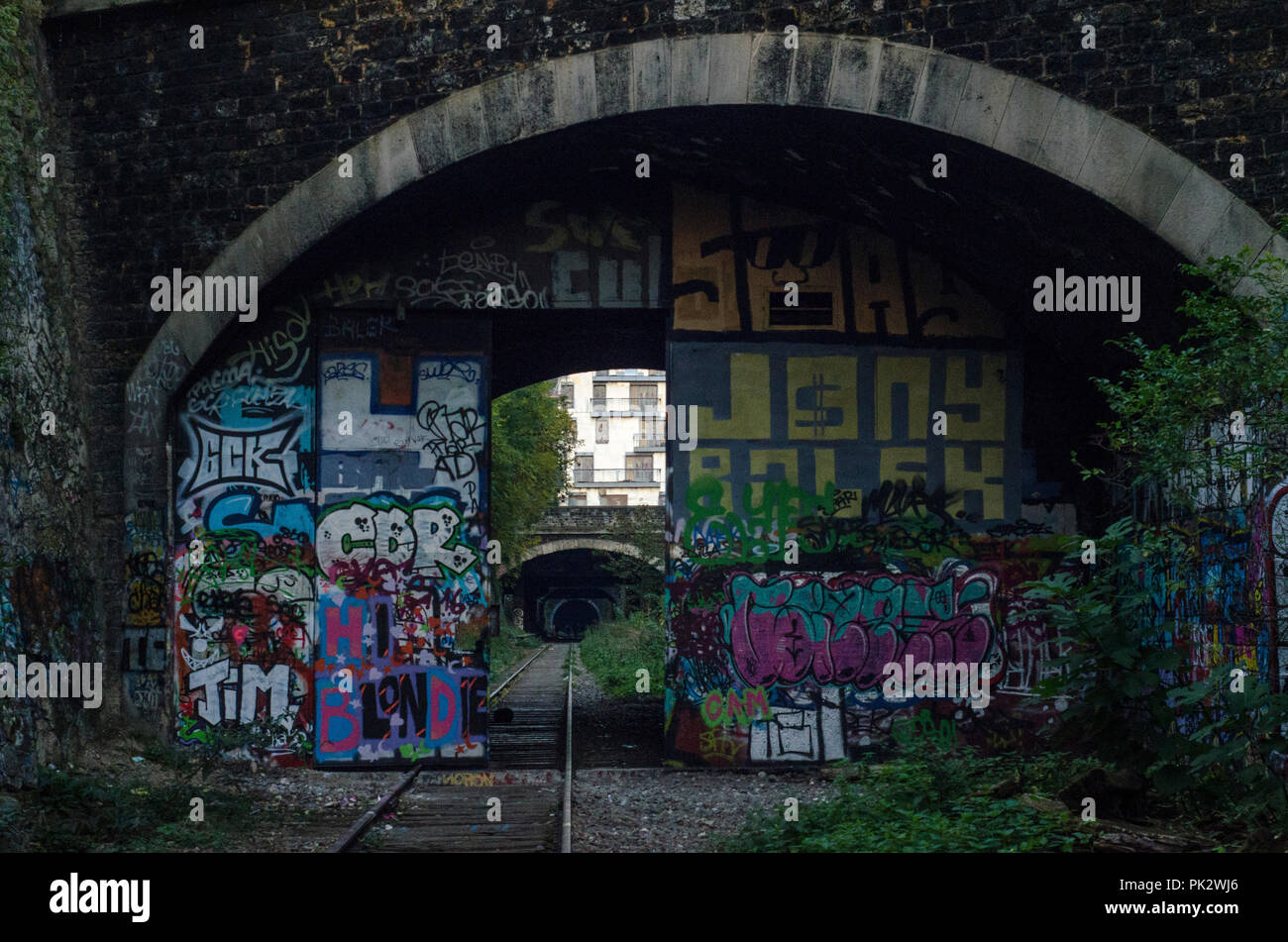 Folgende Restaurierungen Brücken von La petite ceinture im 14. Arrondissement, Paris 2016 Stockfoto