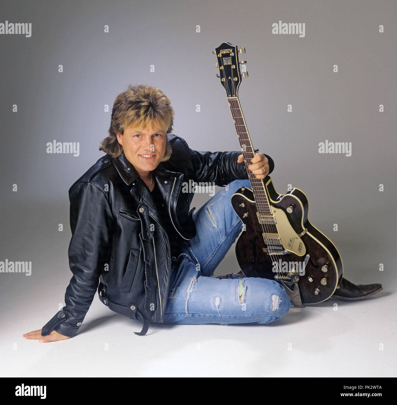 Dieter Bohlen (Blau) am 25.11.1988 in München. | Verwendung weltweit Stockfoto