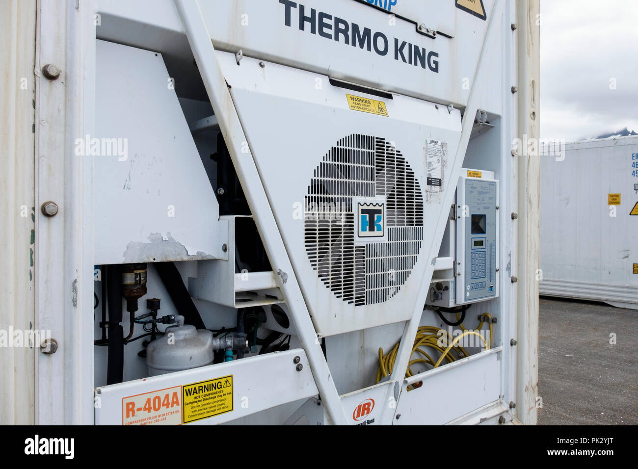 Thermo King container Kühlaggregat an der Rückseite des Temperaturgeregelten Eimskip Behälter mit Kältemittel R-404A Island Stockfoto