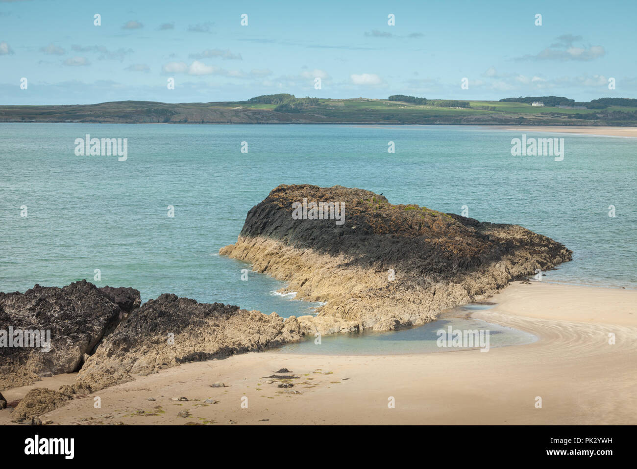 An der felsigen Küste Szene, Anglesey, Wales UK Stockfoto