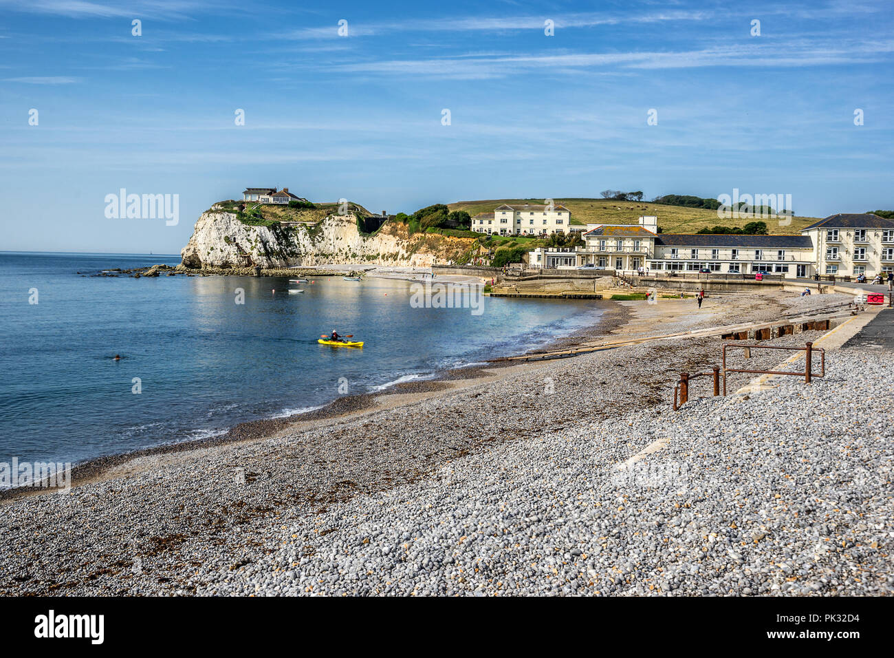 Auf der Suche nach Süßwasser Bucht und der Strand von den Klippen auf der Isle of Wight in England Stockfoto