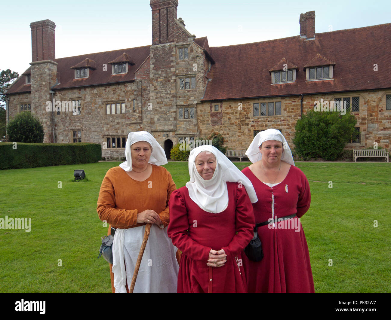 Eine mittelalterliche Messe an Mitchelham Priorat, East Sussex Stockfoto