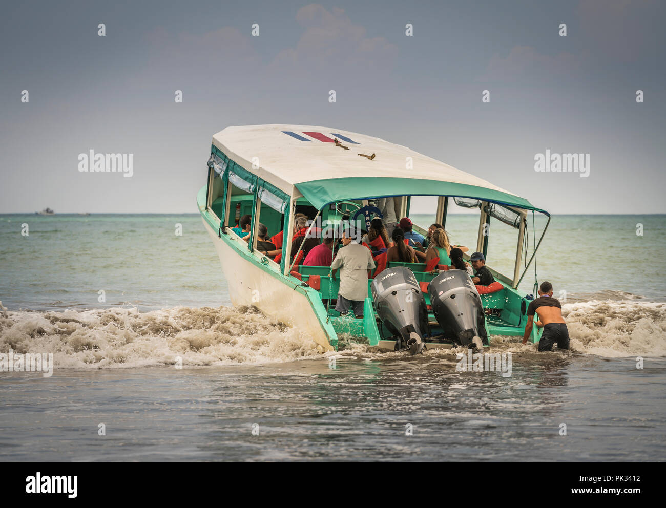 Bahia Drake (Drake Bay) ist eine kleine Bucht auf der Nordseite der Halbinsel Osa an der Küste des südwestlichen Costa Rica. Stockfoto