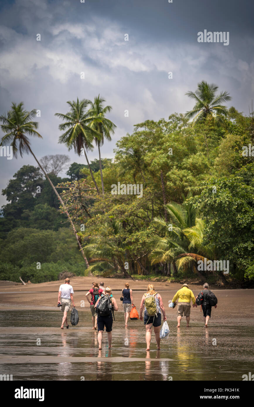 Bahia Drake (Drake Bay) ist eine kleine Bucht auf der Nordseite der Halbinsel Osa an der Küste des südwestlichen Costa Rica. Stockfoto