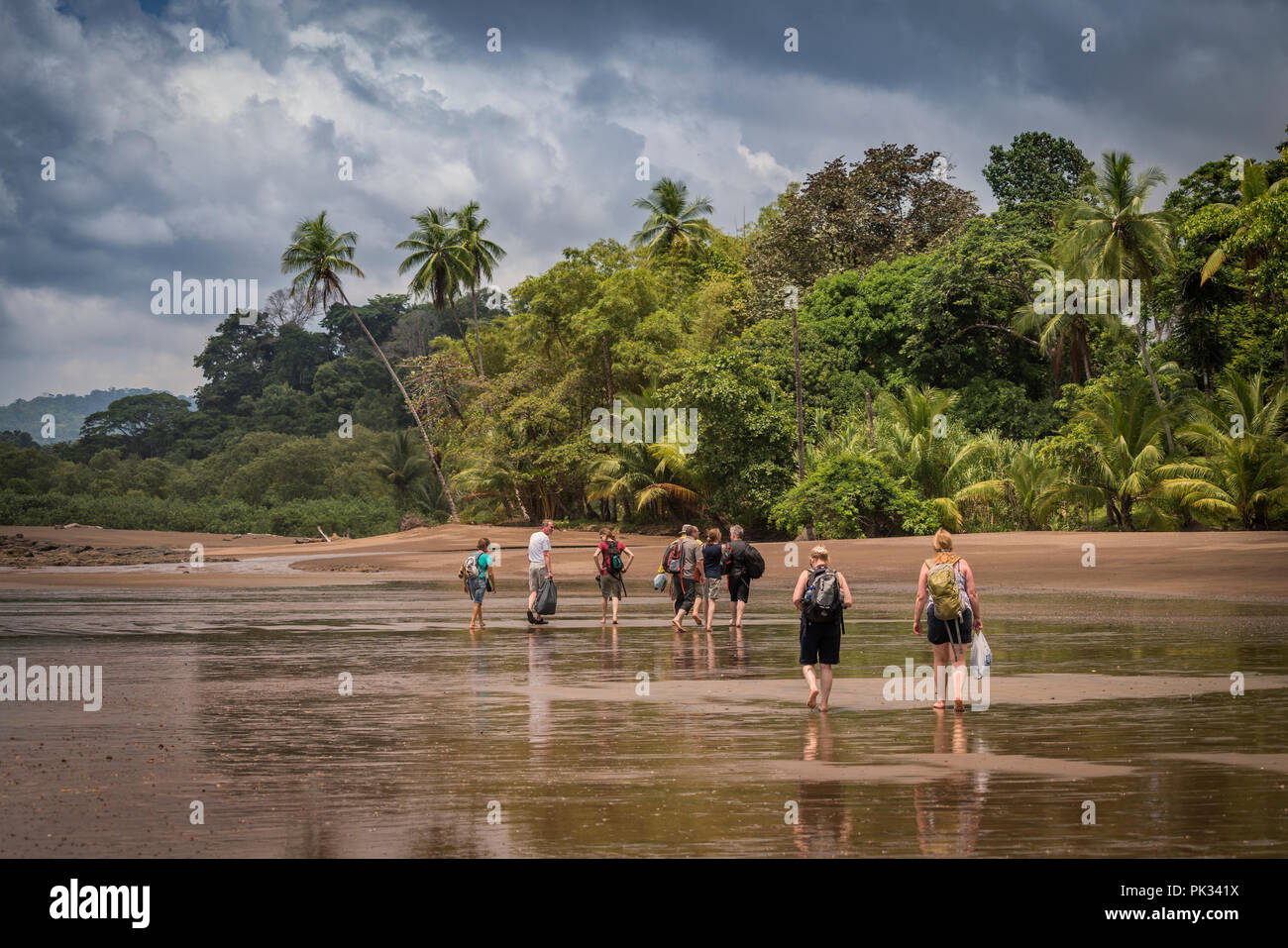 Bahia Drake (Drake Bay) ist eine kleine Bucht auf der Nordseite der Halbinsel Osa an der Küste des südwestlichen Costa Rica. Stockfoto