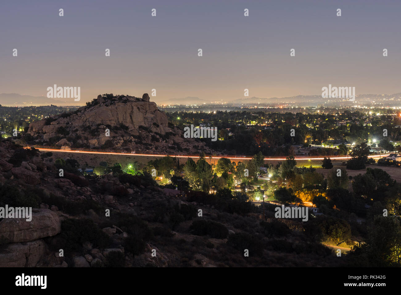 Nachtansicht von Landmark Stoney Point Felsformation im San Fernando Valley Gegend von Los Angeles, Kalifornien. Stockfoto