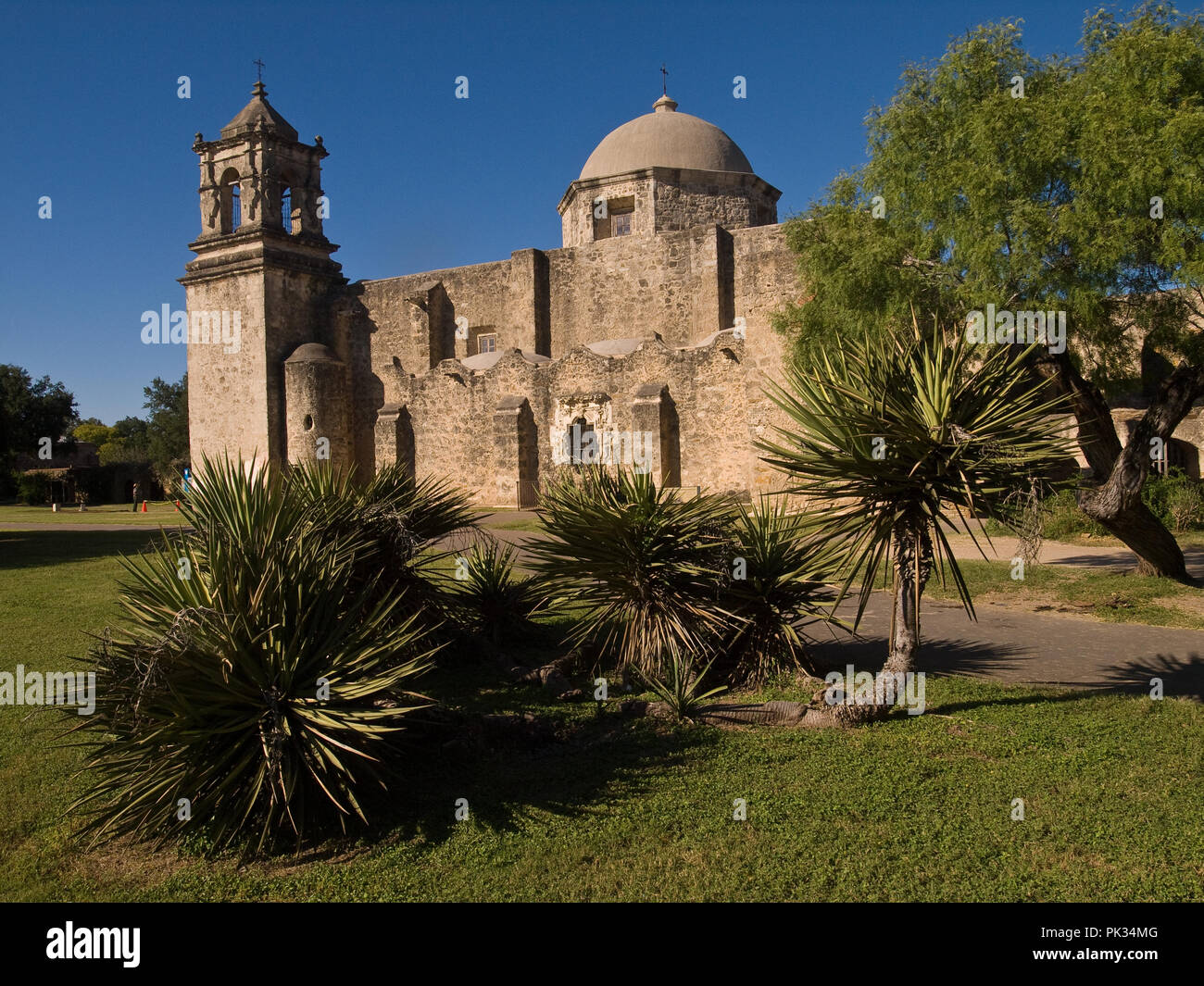 San Antonio Missions etablierten entlang des San Antonio River in den 1700er Jahren. San Jose y San Miguel de Aguayo, war ein Modell Mission und großen sozialen Zentrum in 1720. Legendäre Rose Fenster zeigt hohe handwerkliche in der Neuen Welt. Stockfoto