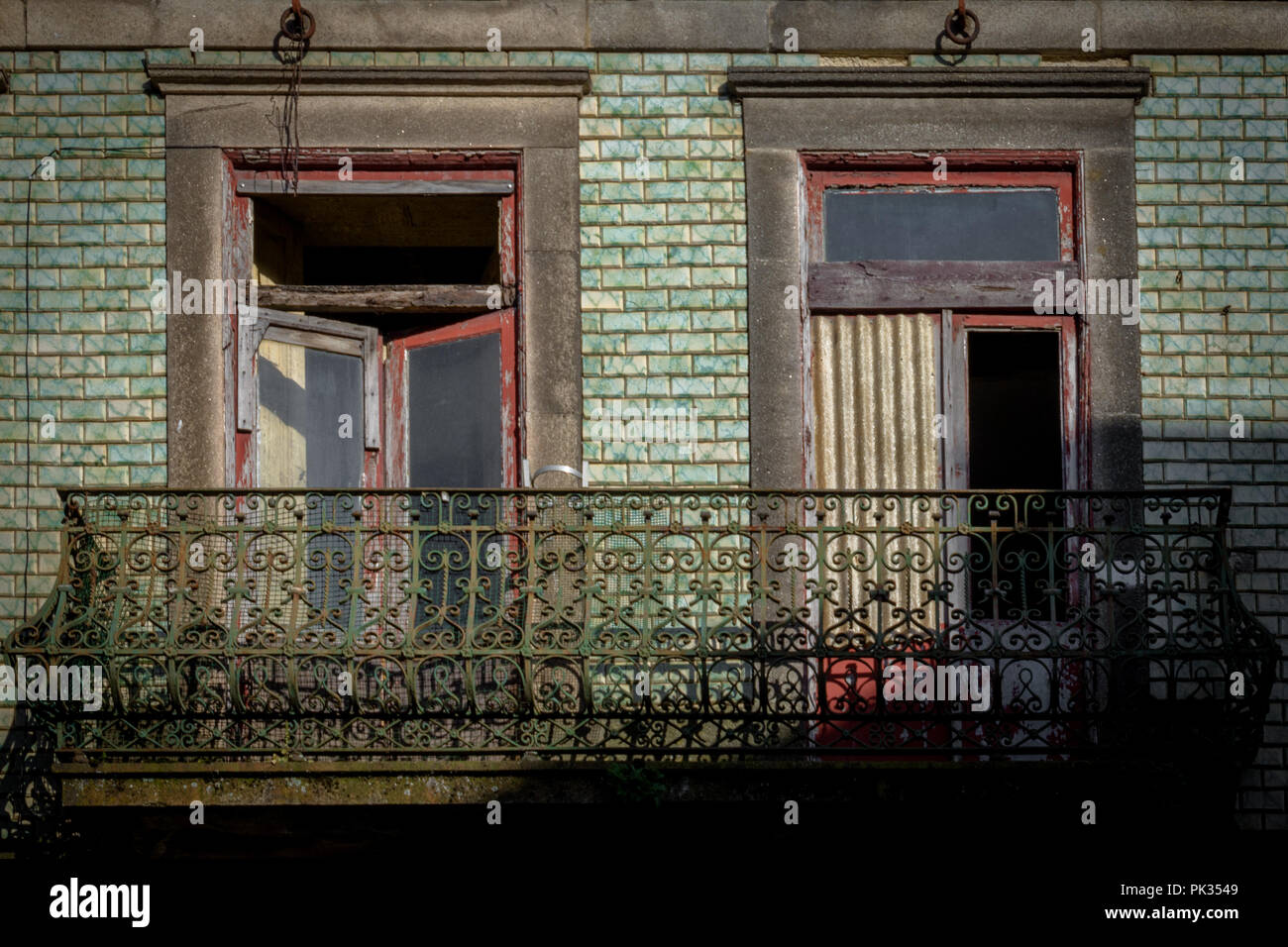 Porto ist die zweitgrößte Stadt in Portugal nach Lissabon und eine der größten Städte der Iberischen Halbinsel. Stockfoto