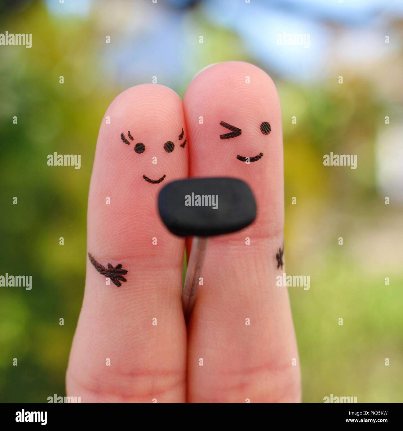 Finger Kunst Der Gluckliches Paar Mann Und Frauen Nehmen Bilder Von Sich Selbst Am Telefon Selbst Stockfotografie Alamy