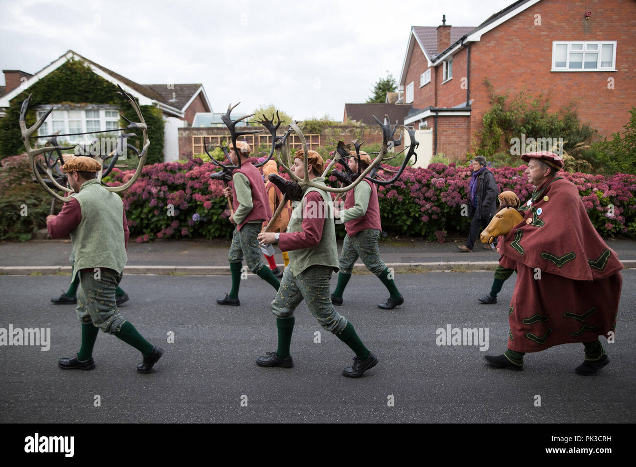 Tänzer die Abbots Bromley Horn Tanz, ein englischer Volkstanz, dessen Ursprünge bis ins Mittelalter zurück, in dem Dorf Abbots Bromley, Staffordshire. Stockfoto