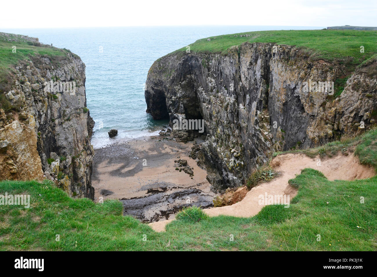 Die Erosion der Küsten auf der Aufbau Immobilien, Pembrokeshire, Wales, Großbritannien Stockfoto