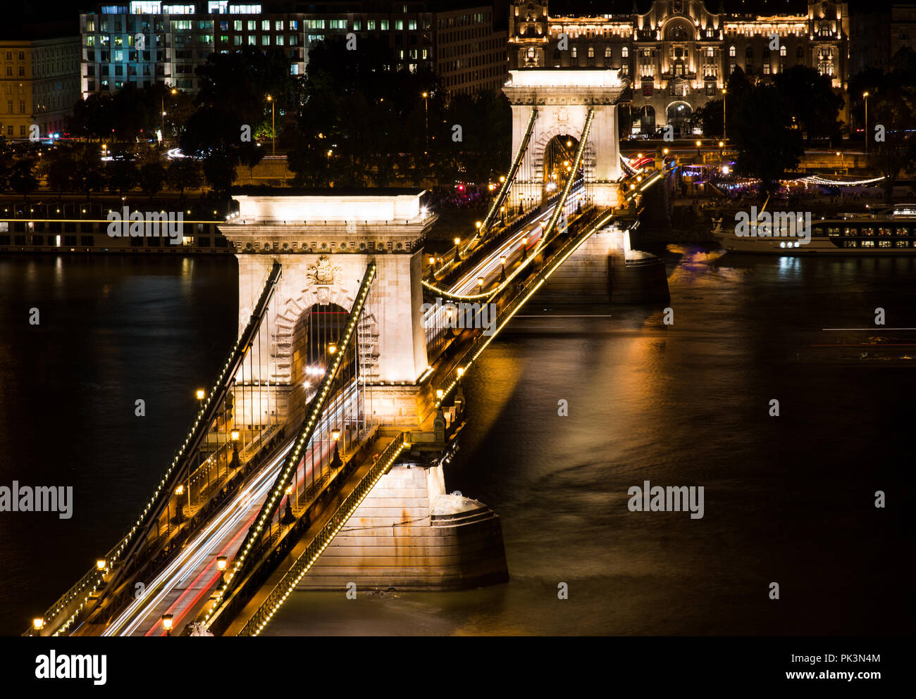 Budapest Kettenbrücke über die Donau auf Sehenswürdigkeit in der Nacht Stockfoto
