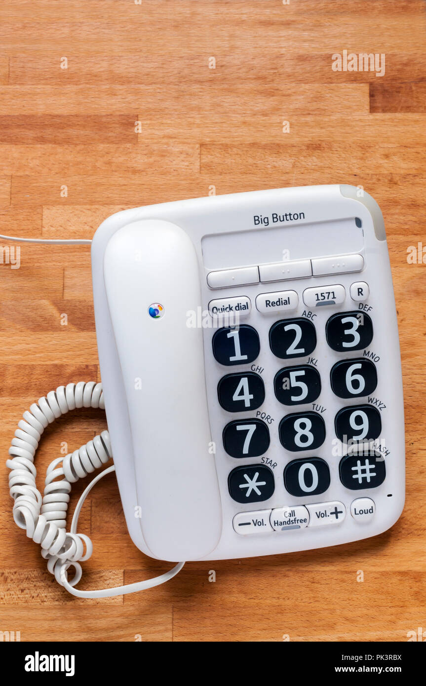 BT Big Button 200 schnurgebundenes Telefon mit großen Tasten und laute Lautstärke für Sehbehinderte oder Hörgeschädigte. Stockfoto