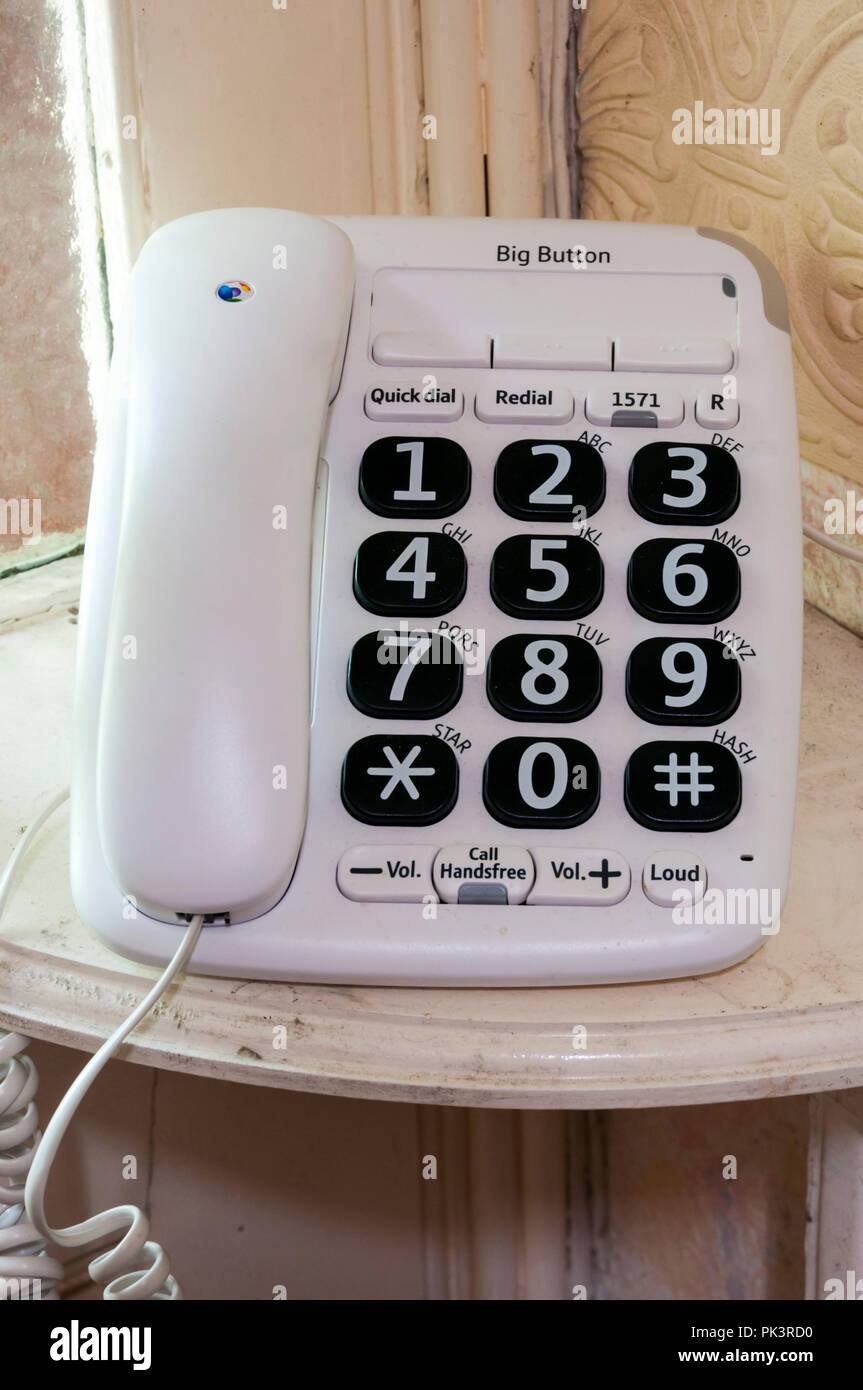 BT Big Button 200 schnurgebundenes Telefon mit großen Tasten und laute Lautstärke für Sehbehinderte oder Hörgeschädigte. Stockfoto