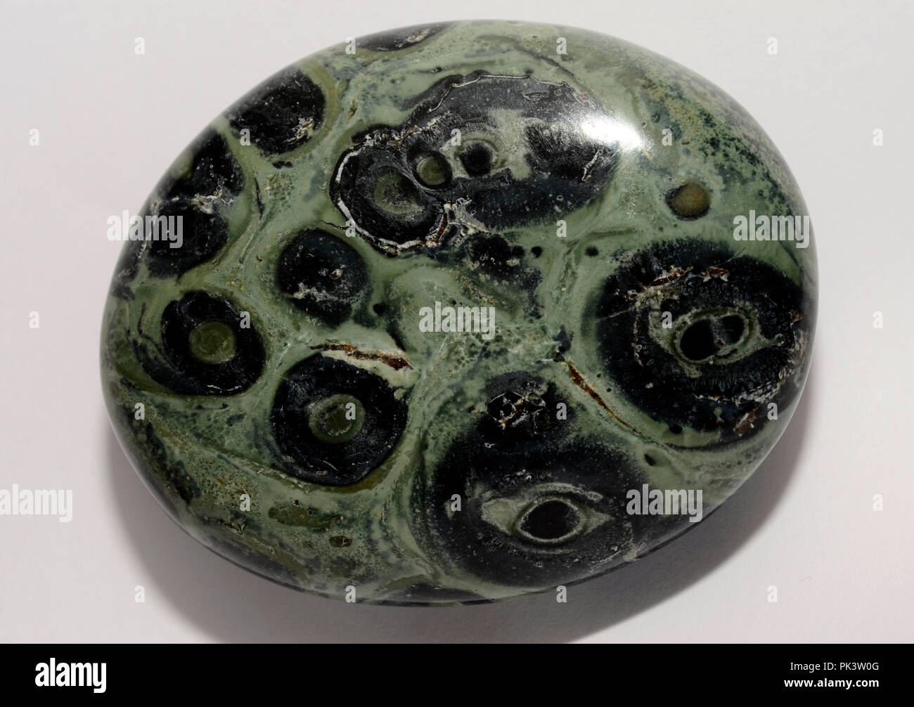Grüne jaspe Mineral Stein, polierte Kiesel, Nahaufnahme, für mineralische Abbildung Stockfoto