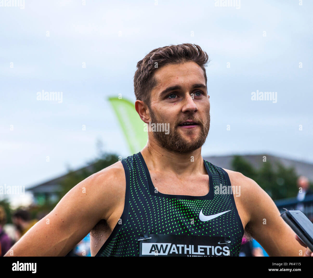 Athlet, Jordanien Williamsz, Gespräche zu den Reportern nach dem Gewinn der Mens Elite Meile an der Great North City Games in Stockton on Tees, England, Großbritannien Stockfoto