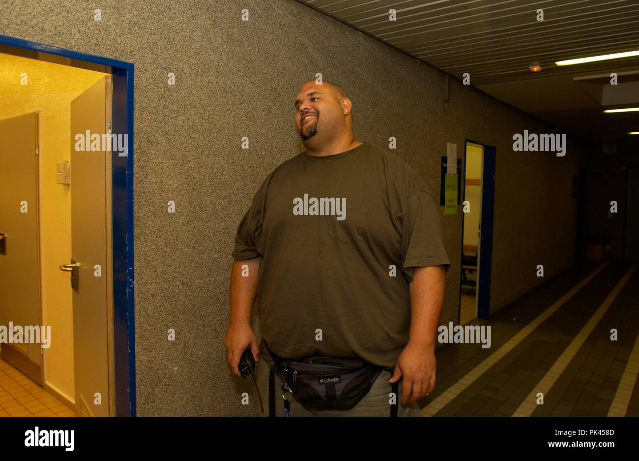 50 Cent, amerikanischer Gangsta-rapper und Wittlich, bei einem Konzert in Hamburg (Alsterdorfer Sporthalle) hinter der Bühne, Deutschland 2003. American Gangsta Rapper und Schauspieler 50 Cent bei Hamburg (Alsterdorfer Sporthalle) Backstage, Deutschland 2003 leben. | Verwendung weltweit Stockfoto