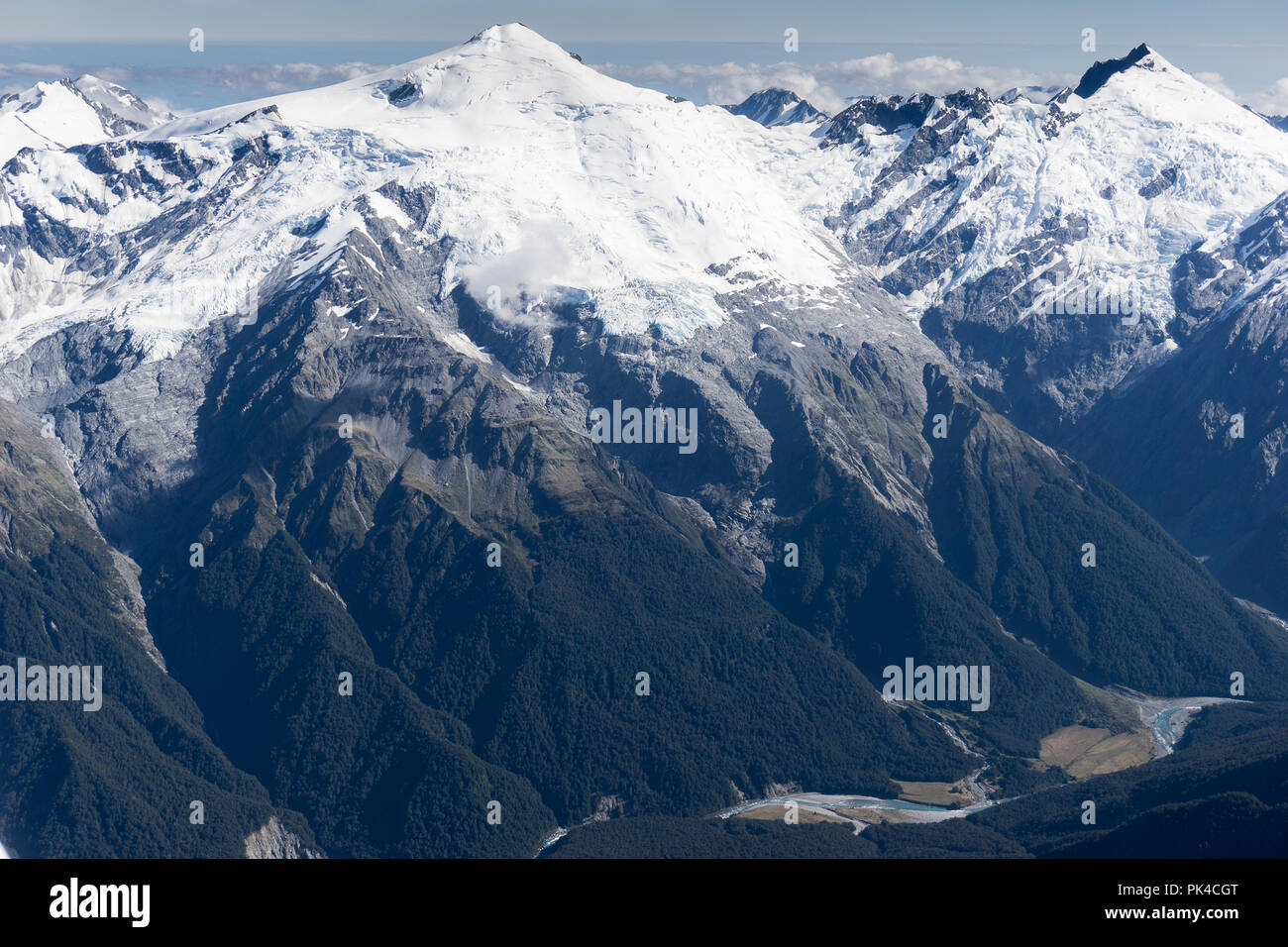 Verschneite Berggipfel fliegen über Mt Cook National Park, Neuseeland Südinsel Stockfoto