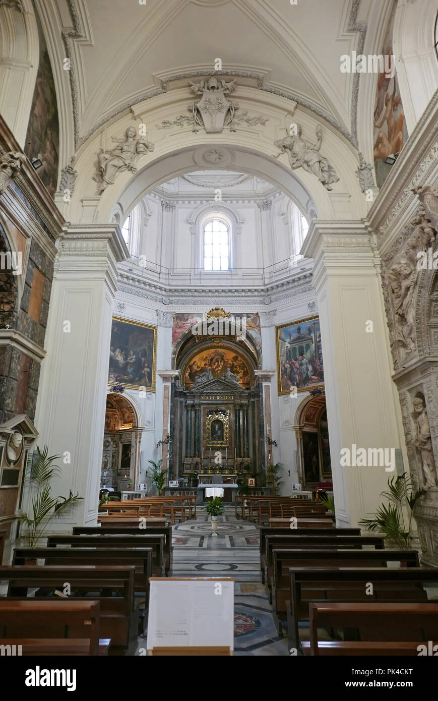 Rom, Italien, 24. AUGUST 2018: barocke Innenausstattung von Santa Maria della Pace, das Hauptschiff Stockfoto