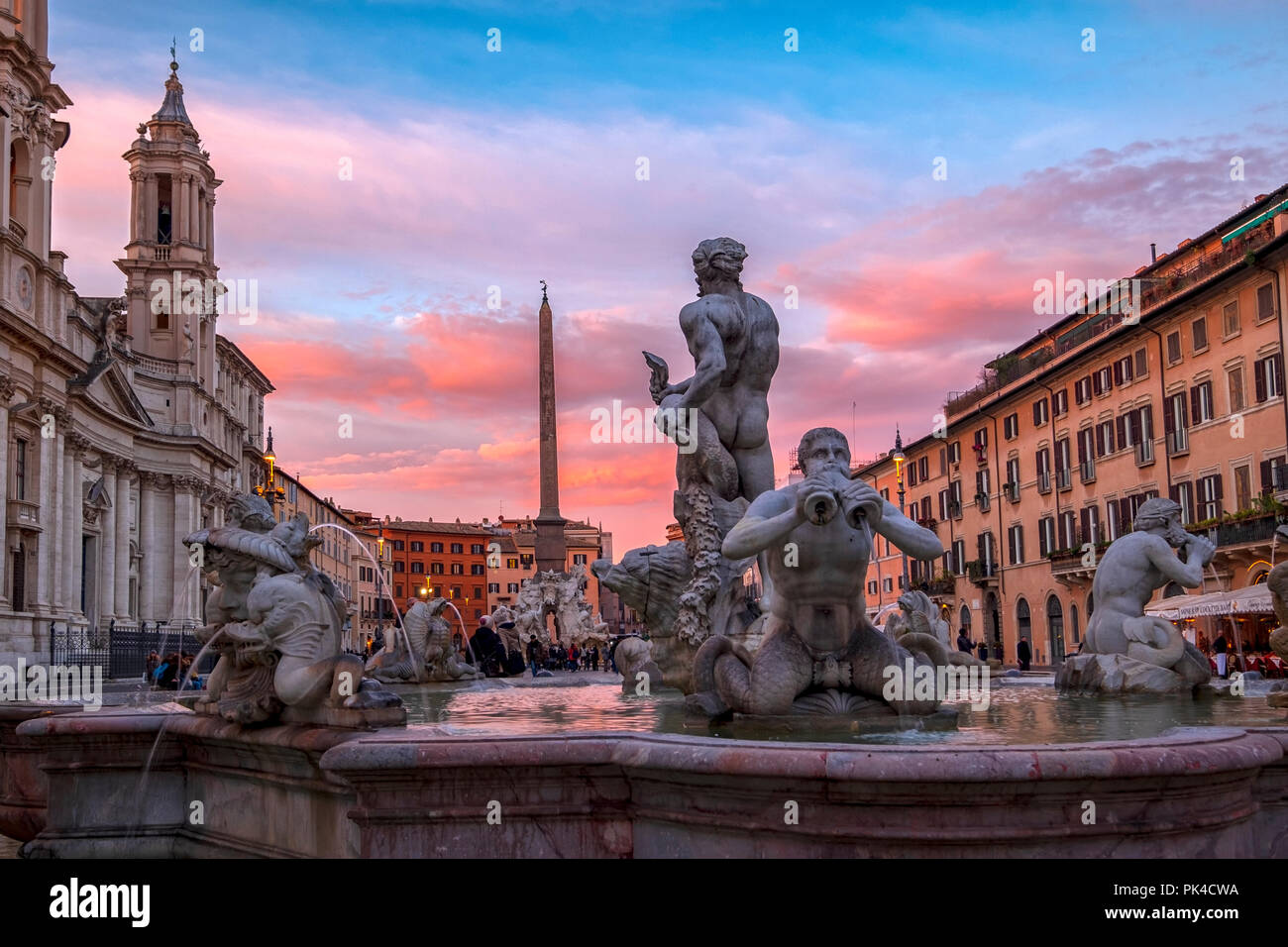 Piazza Navona in der Abenddämmerung. Rom, Italien Stockfoto