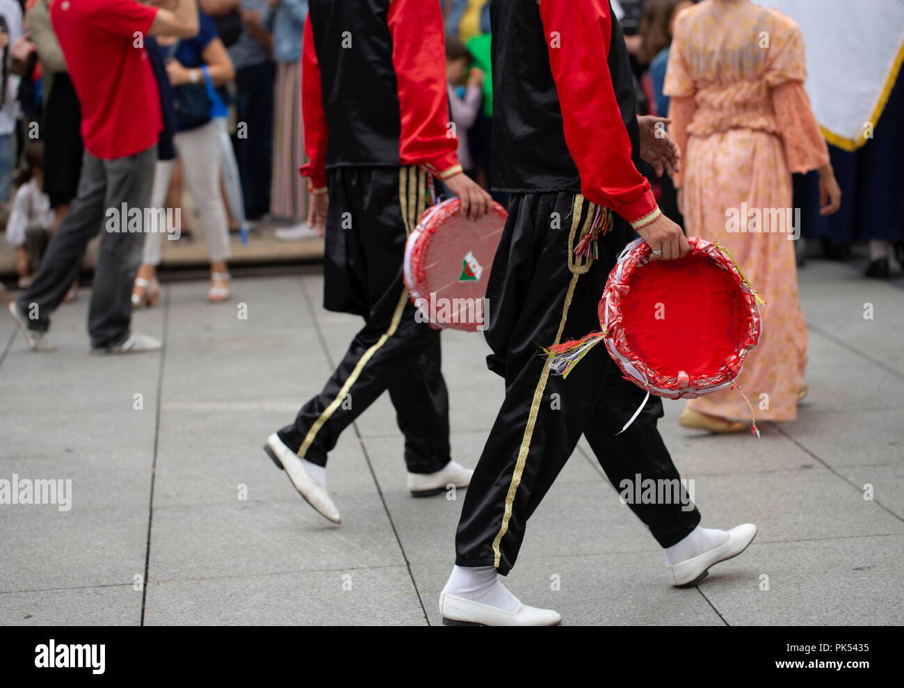Algerische Volkstanzgruppe Stockfoto